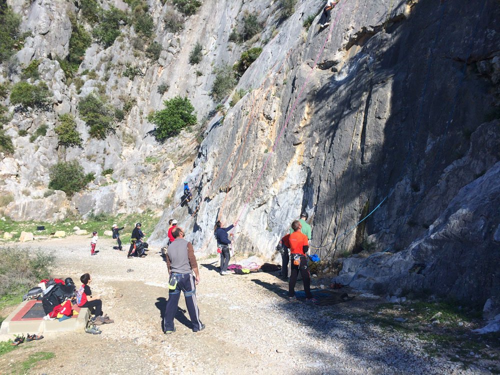 Actividad del Club Escalada Marbella - Placas del Cura Istán
