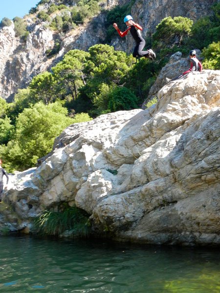 Actividad CEM – Descenso de la angostura de Benahavis + Escalada en zona de Benahavís