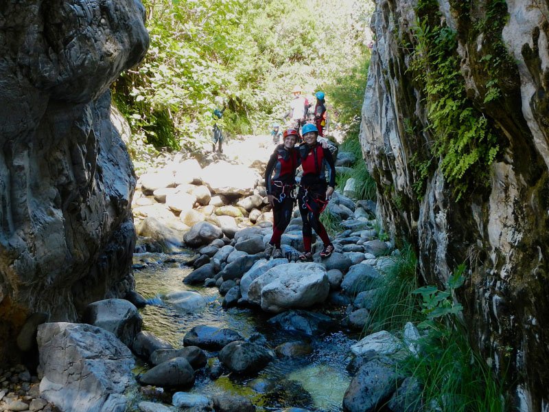 Actividad CEM – Descenso de la angostura de Benahavis + Escalada en zona de Benahavís