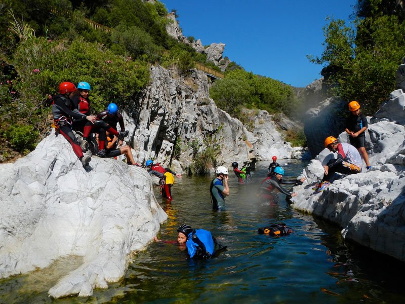 Actividad CEM – Descenso de la angostura de Benahavis + Escalada en zona de Benahavís