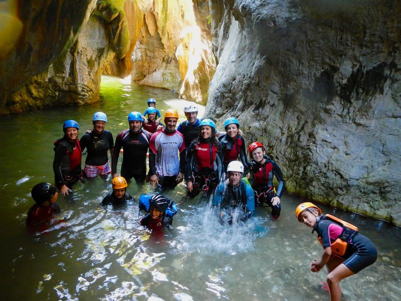 Actividad CEM – Descenso de la angostura de Benahavis + Escalada en zona de Benahavís