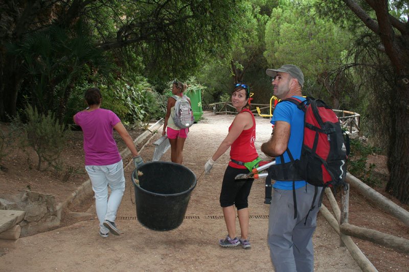 actividad-cem–limpieza-medio-ambiente-pecho-de-las-cuevas-polideportivo-paco-cantos-marbella-01