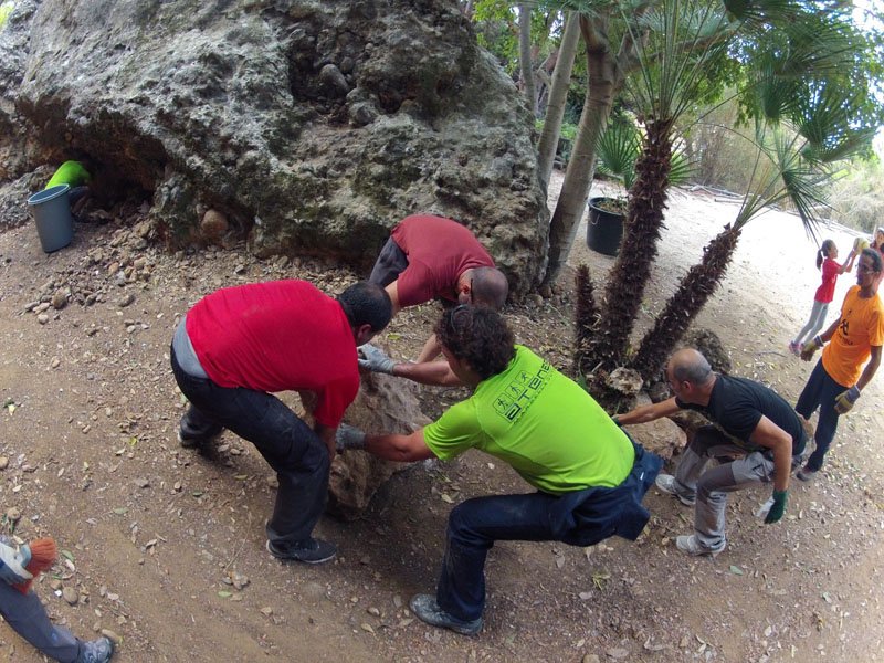 actividad-cem–limpieza-medio-ambiente-pecho-de-las-cuevas-polideportivo-paco-cantos-marbella-08