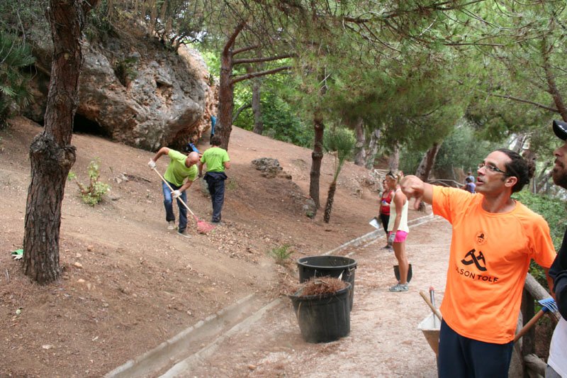 Actividad CEM – Limpieza Medio Ambiente – Pecho de las Cuevas (Polideportivo Paco Cantos, Marbella) – 10/10/2015