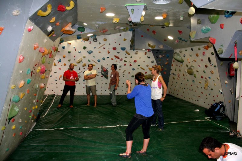 Crónica y fotos – Actividad CEM – Sesión de entrenamiento bloques en Vertikalia - Málaga