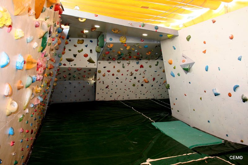 Crónica y fotos – Actividad CEM – Sesión de entrenamiento bloques en Vertikalia - Málaga