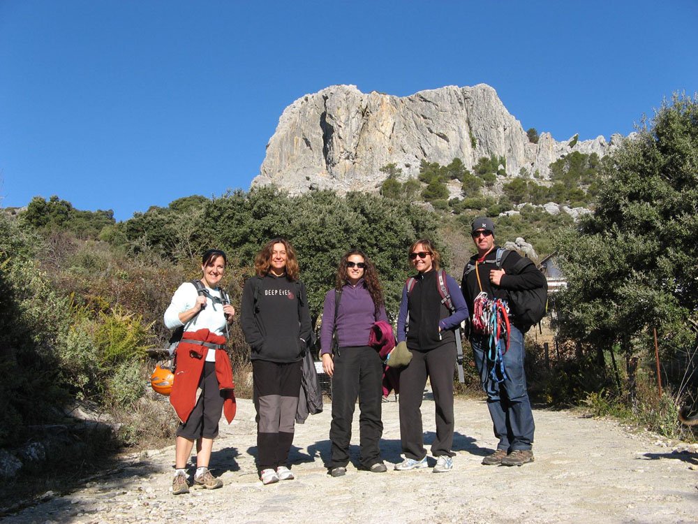 Parte de los socios a pie de Peñón