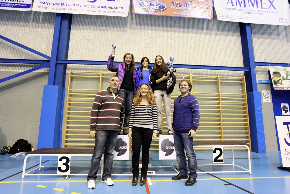 CEM 3º Puesto Estefania Gonzalez ( en la fotografía Agata B. recibiendo el premio)