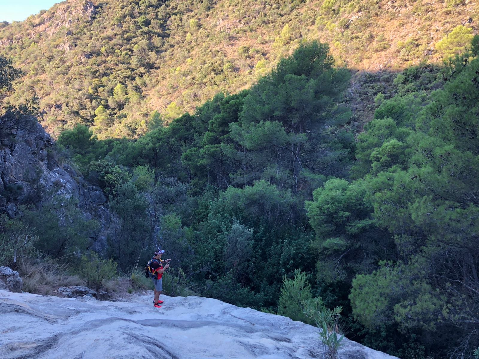 Cronica-de-la-excursion-por-el-arroyo-de-La-laja-senderismo-cem-2018-13